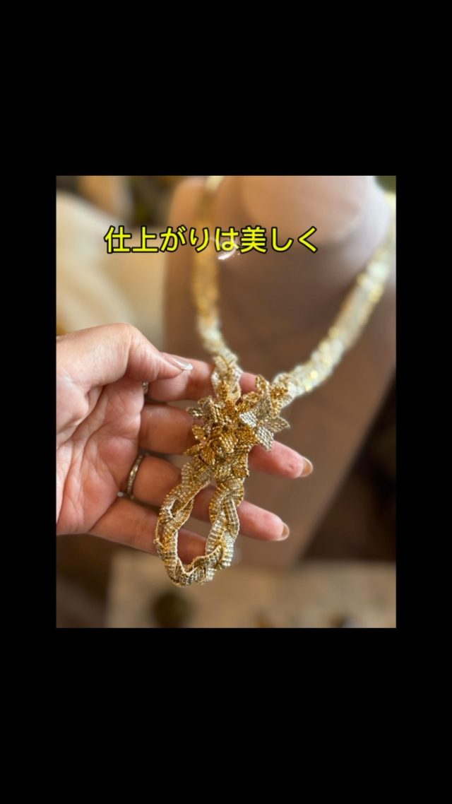 作るものも、アプローチの仕方もいろいろ。
糸はやっぱりとても大事で、みんなそれぞれこだわりがあって。
糸の色によって、隣り合うビーズの色によって
思いがけない効果も❣️
@kobayashi_co_ltd 
@lafeede_foret 
@kiwaseisakujo 
#大人のお稽古サロン名古屋 
#ビーズステッチ 
#beadjewelry 
#beadwork